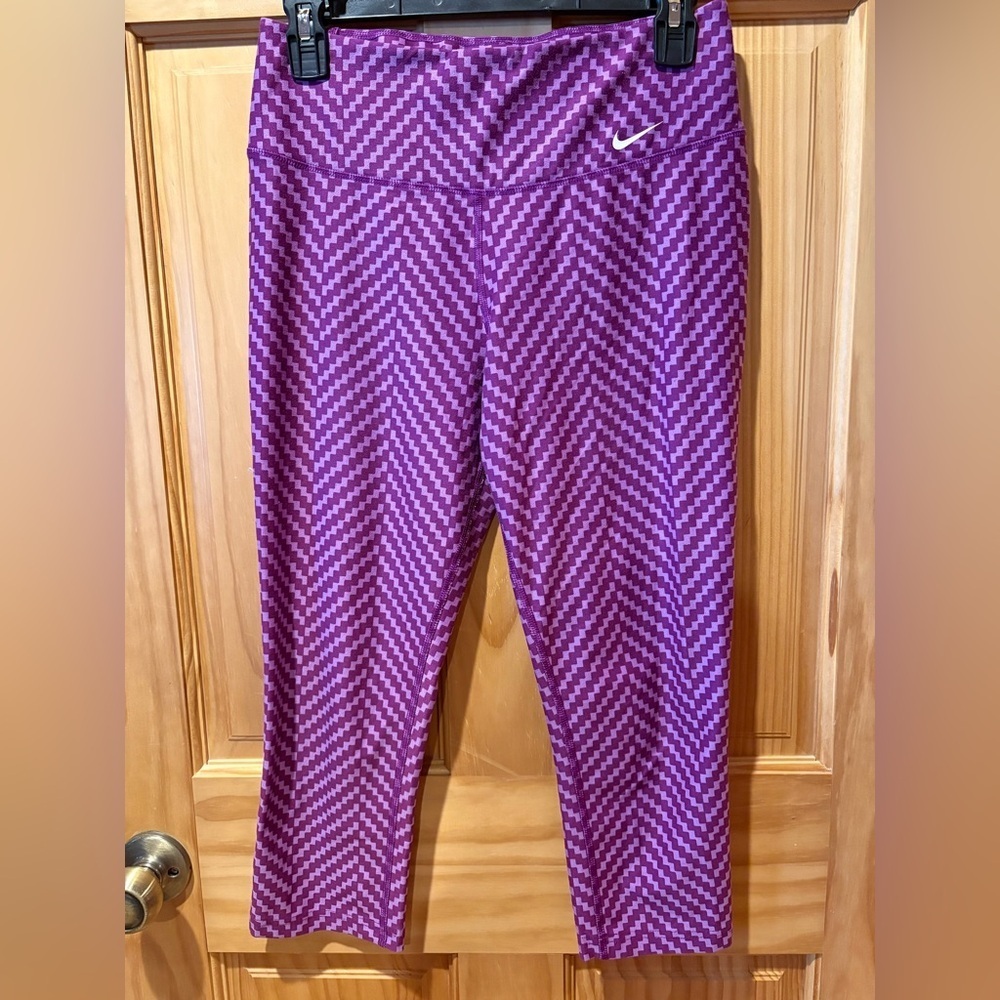 NIKE One Legend 2.0 Women's Zig-Zag Print Violet Eco-Friendly Capri Leggings S